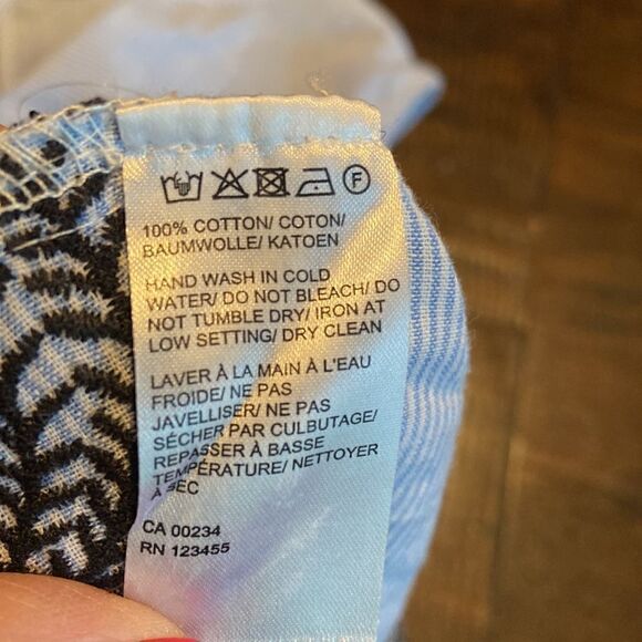 SAKS FIFTH AVENUE Blue & White Pinstripe Embroidered Sleeveless Top Size Large - Picture 5 of 6